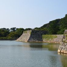 城の入り口付近から