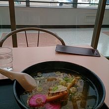 レストランでのホタテのラーメンと飛行機