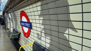 壁絵はシャーロック・ホームズ！