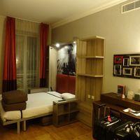 スタジオタイプの部屋ですが、20?あり広さも十分、快適です。