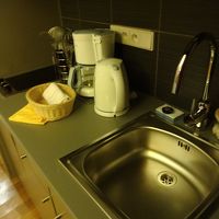 キッチンでは簡単な料理なら何でも出来ます。洗浄機付き。