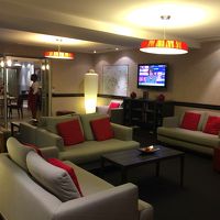 フロント横のウェイティングスペース。