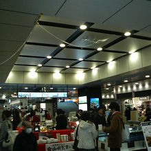 小さなイベントスペースもあり、和菓子の即売会をやってました。