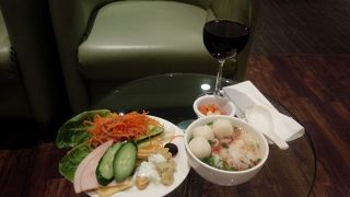 遅くまでやっている共有ラウンジ