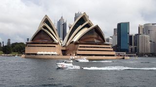 オペラハウスの写真を撮るには離れたところがいいですね