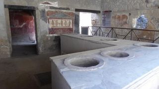 古代ポンペイの賑やかさを実感できます
