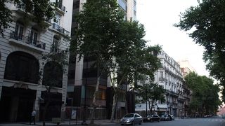 ブエノスアイレスを東西に貫く