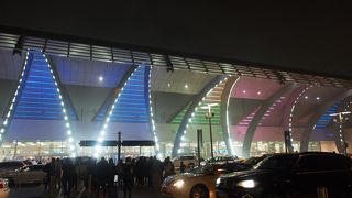 非常に大きな空港です