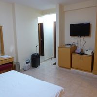 テレビ，冷蔵庫，クローゼットもあります。