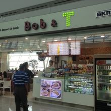 朝到着しても、仁川空港内のカフェ、お土産屋は沢山開いてます