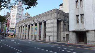 「国立台湾博物館」の斜め前にあります