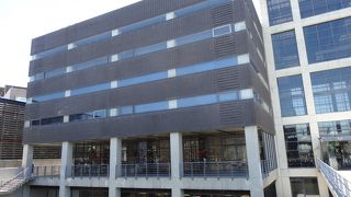 巨大な陶器の博物館