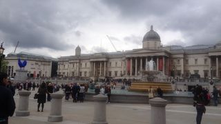 目の前はトラファルガー広場