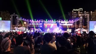 年末カウントダウンでは大賑わい