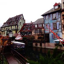 クリスマス時期のレストランは混んでいました