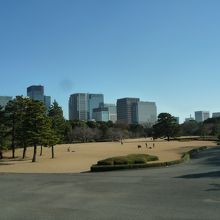 天守閣から大奥跡を眺めると