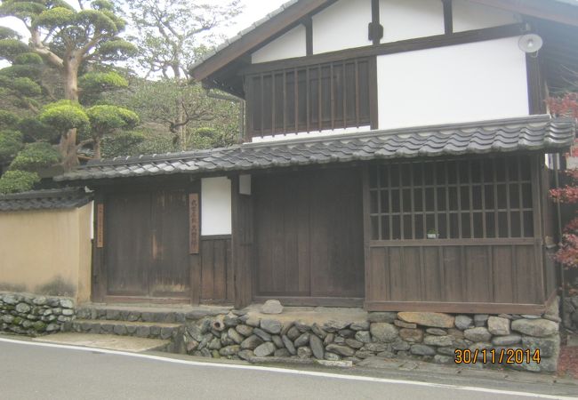 江戸時代初期に建てられた武家屋敷です。