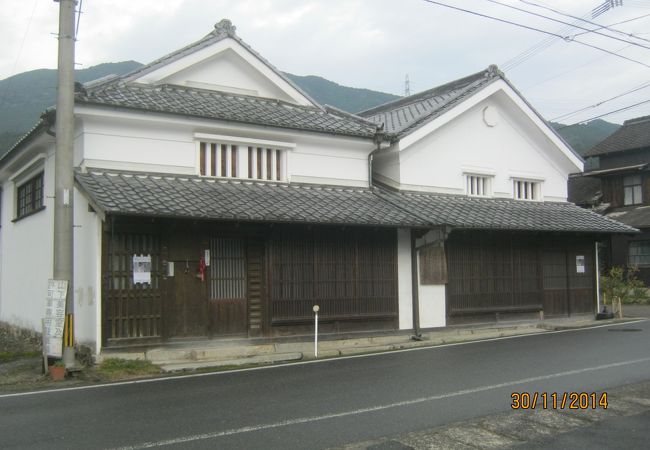 もと秋月藩の御用商人の家です。