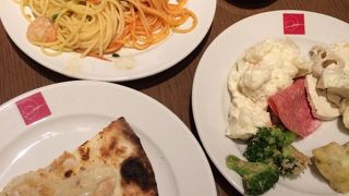 ビュッフェ、食べ放題！