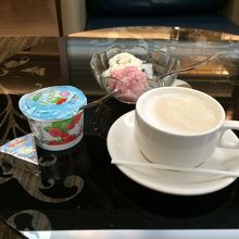 ラウンジのデザート