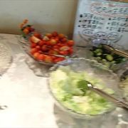 地元の生産者が作った野菜を食べる事ができます。特に、プチトマトやキュウリがおいしいので、おすすめです