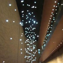 ロビーのシャンデリア