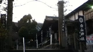 地名、白山の由来となっている神社