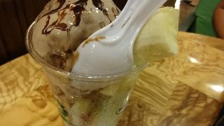 フルーツパフェ！