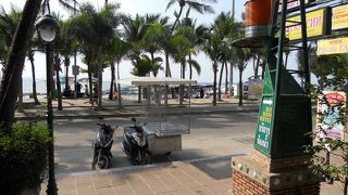 にぎやかで気軽なビーチ