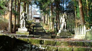 国東最大級の見事な石像仁王