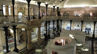 見て回りやすい大きさの国立博物館。国宝のタラのブローチはここにあります。