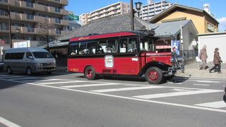 レトロなボンネットバス