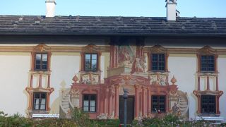 グリム童話の壁画と会える村