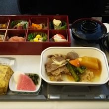 ビジネスクラスの和食をチョイスしました。