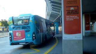 ターミナル間は無料連絡バスが8-10分おき　便利