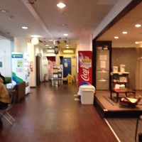 １階ロビー　正面が大浴場　左右にキッチンがある