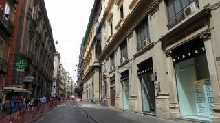 地震の際は装飾の落下に注意