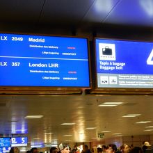 預け入れ荷物が遅れていることを示す掲示（この後消えたｗ）