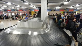 遅れが出ようが係員が働かない。最悪の空港