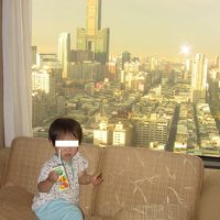 35Fの客室の窓からは、高雄８５大楼が綺麗に見えます。