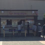 アウトレット入口のクレープ屋さん