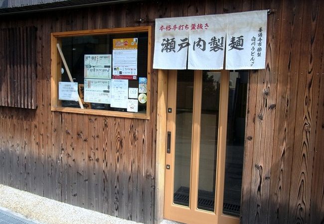 大阪で人気のうどん屋さんです。