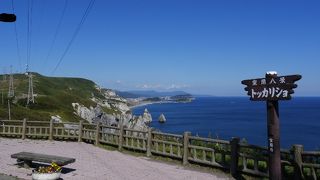 三角に尖った岩が独特な絶景