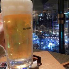 イルミネーションが眼下に広がります。