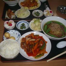 ホテル近くの台湾料理の店の夕食