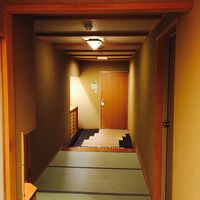 入り口に向かって