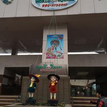 入り口。曇り空のため暗い雰囲気になってしまいました。