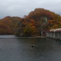 隠れた紅葉スポット　岩松湖
