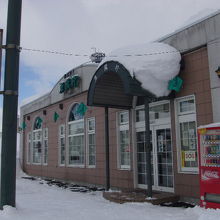 西6条南9丁目にある公園通り店の外観