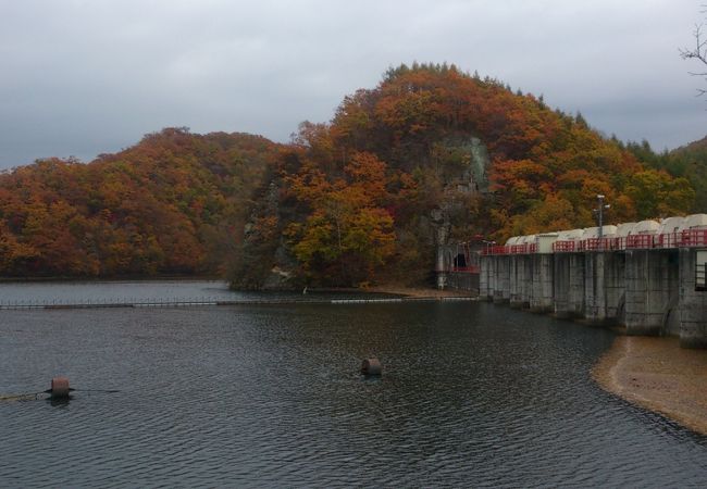岩松湖